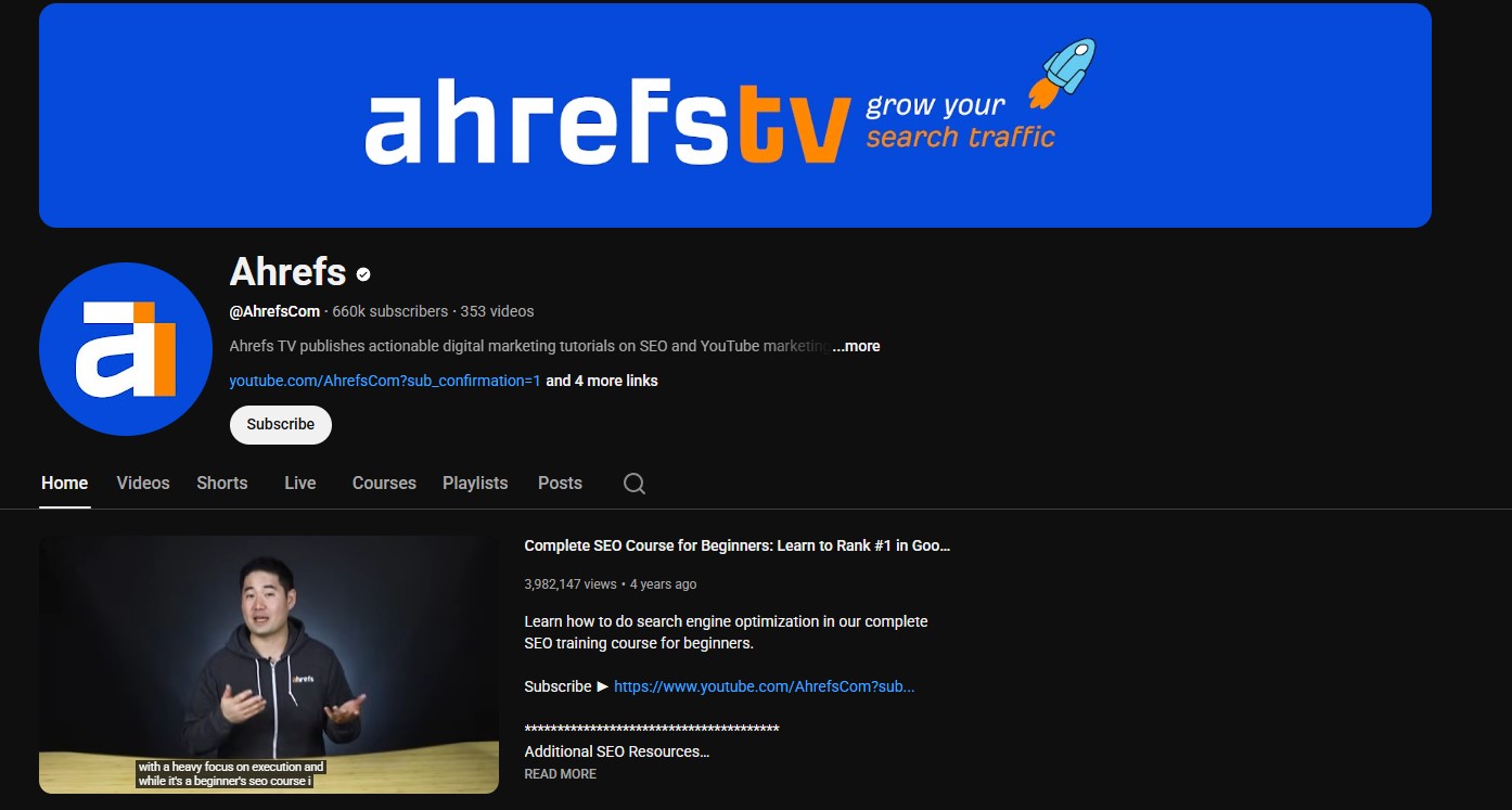 YouTube kanalo puslapio ekrano nuotrauka su antrašte ahrefs tv grow your search traffic ir kanalu Ahrefs, turinčiu 660 tūkst prenumeratorių. Matomas pagrindinis vaizdo įrašas apie SEO mokymus ir kanalo aprašymas, pristatantis skaitmeninės rinkodaros bei SEO turinį.