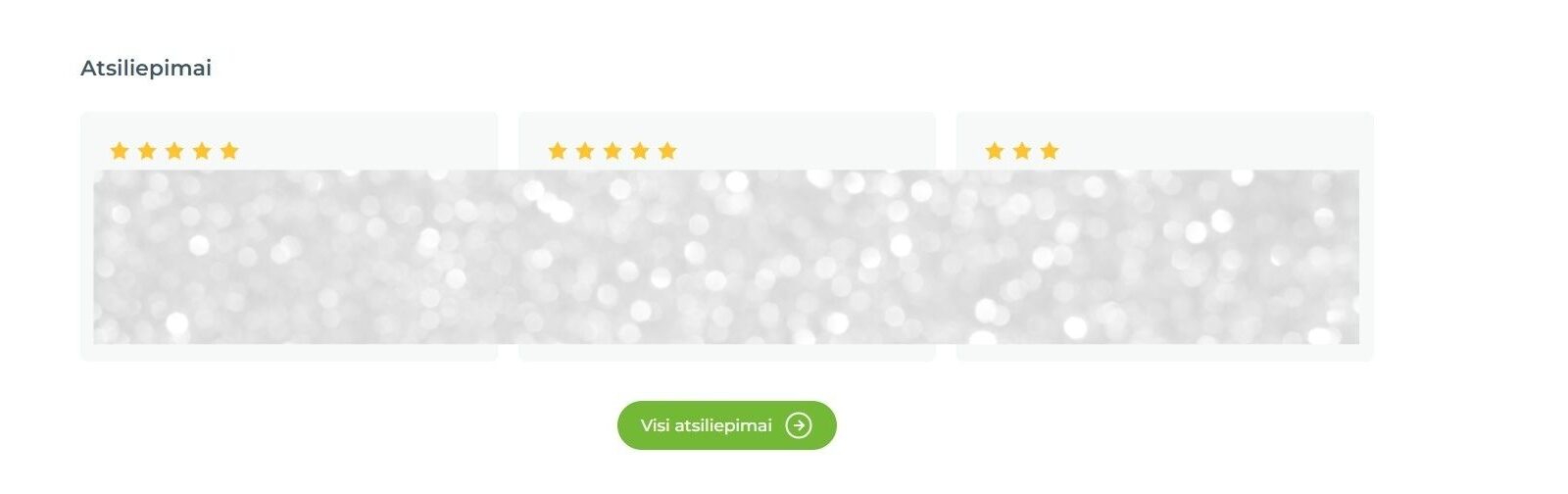 Atsiliepimų skiltis su trimis kortelėmis, kuriose matyti žvaigždučių įvertinimai, o apačioje – žalias mygtukas „Visi atsiliepimai“.